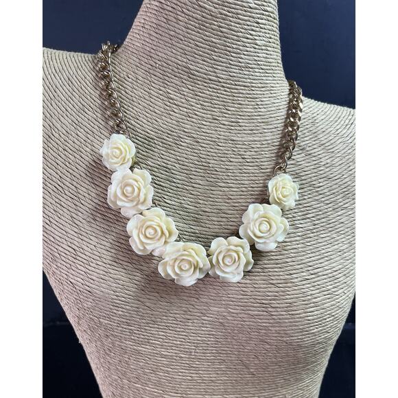 Vintage Style Copper Tone Resin Roses Flowers Choker Statement Necklace - Picture 1 of 5